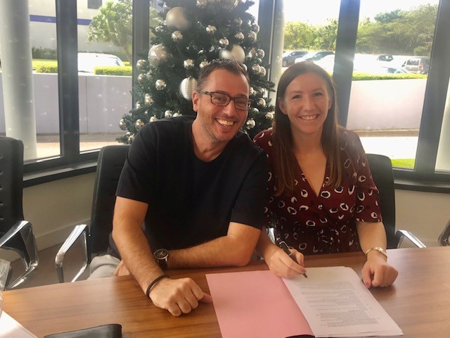 A new home under the Christmas tree, Isabel and Marc congrats with your beautiful new home! Wishing you a beautiful journey together.